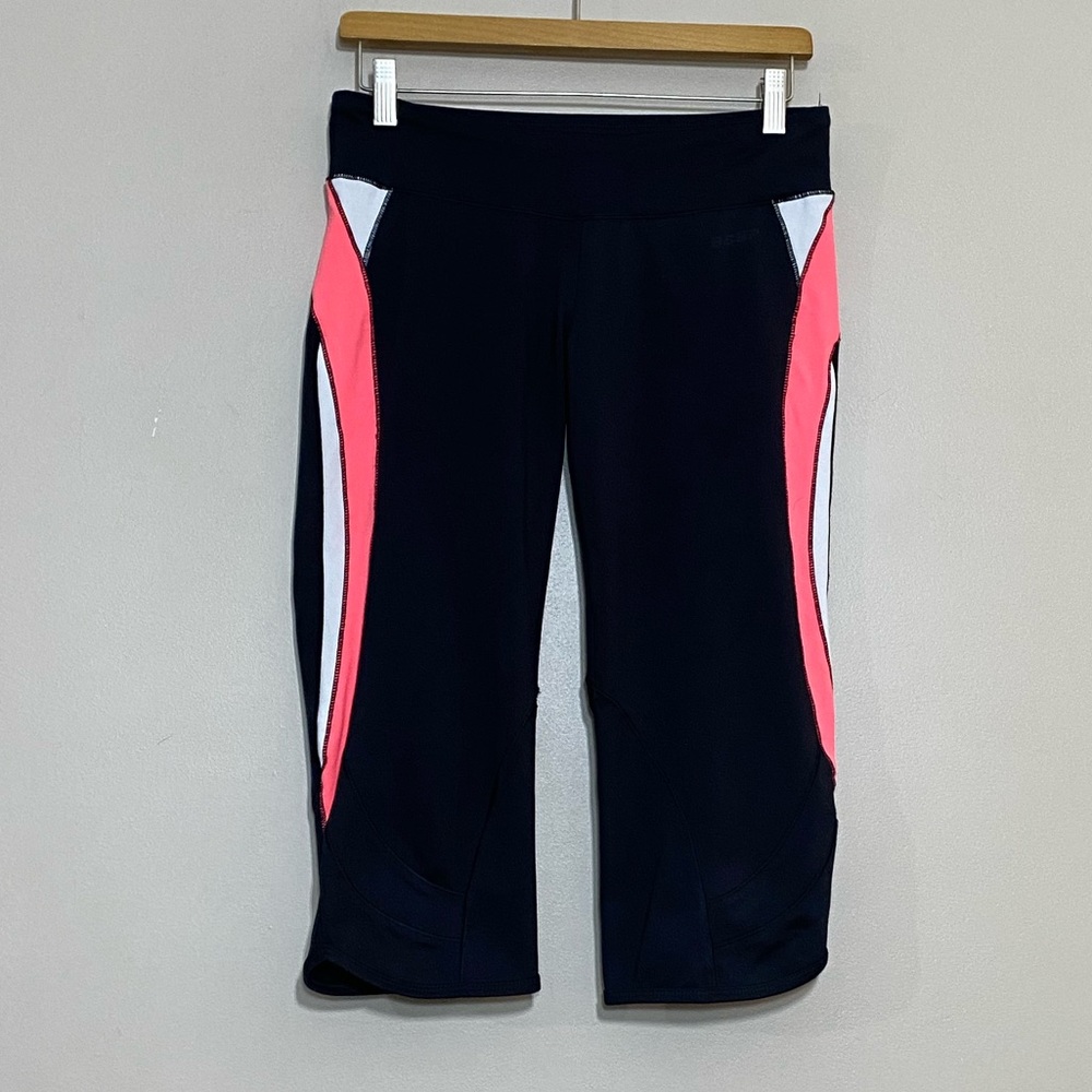 BEBE SPORT || Athletic woman’s Capris size medium